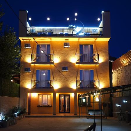 Hotel Banihills ティビリシ エクステリア 写真