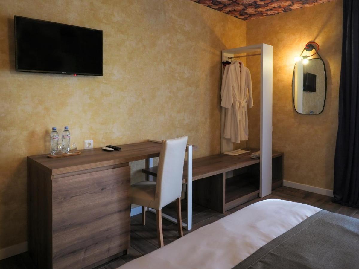 Hotel Banihills ティビリシ エクステリア 写真