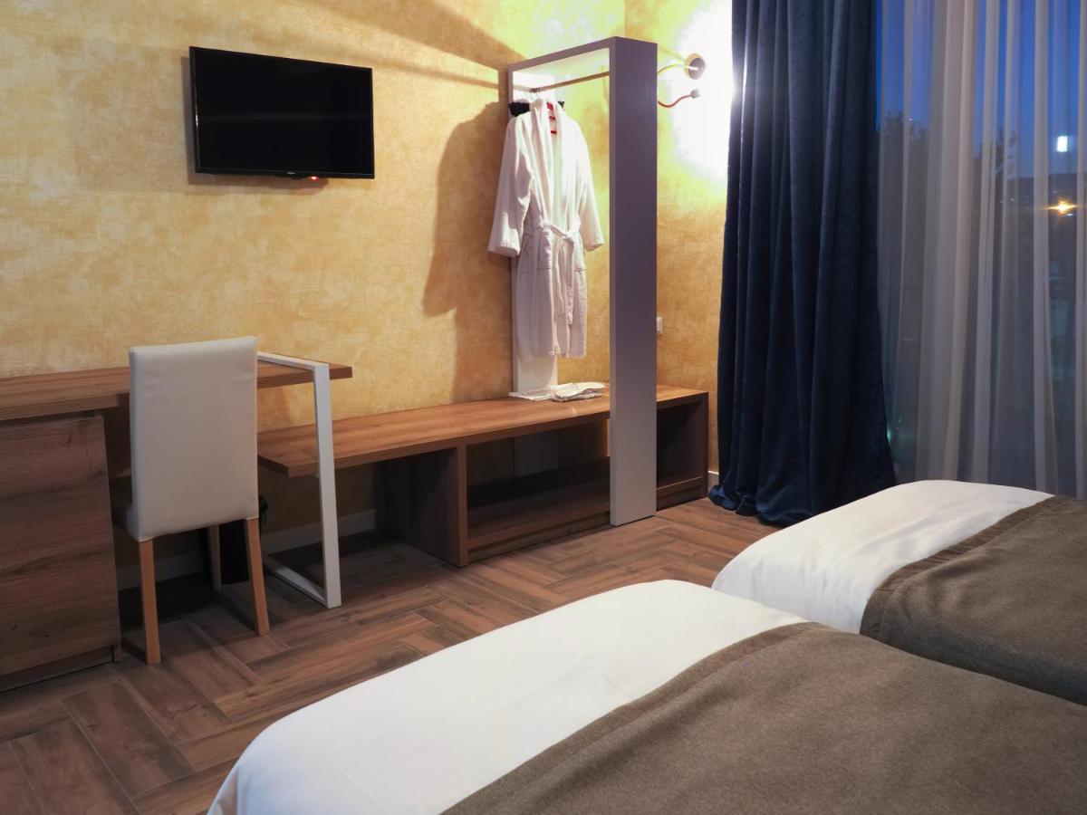 Hotel Banihills ティビリシ エクステリア 写真