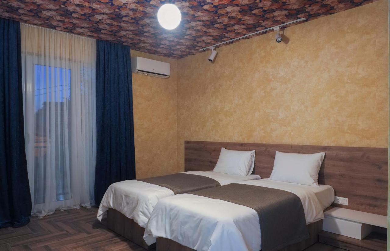 Hotel Banihills ティビリシ エクステリア 写真
