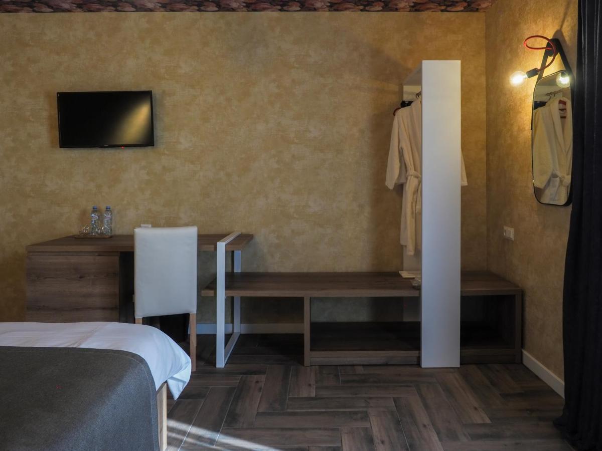 Hotel Banihills ティビリシ エクステリア 写真