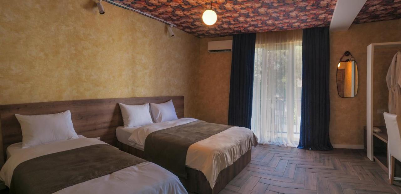 Hotel Banihills ティビリシ エクステリア 写真