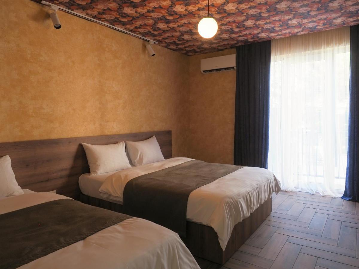Hotel Banihills ティビリシ エクステリア 写真