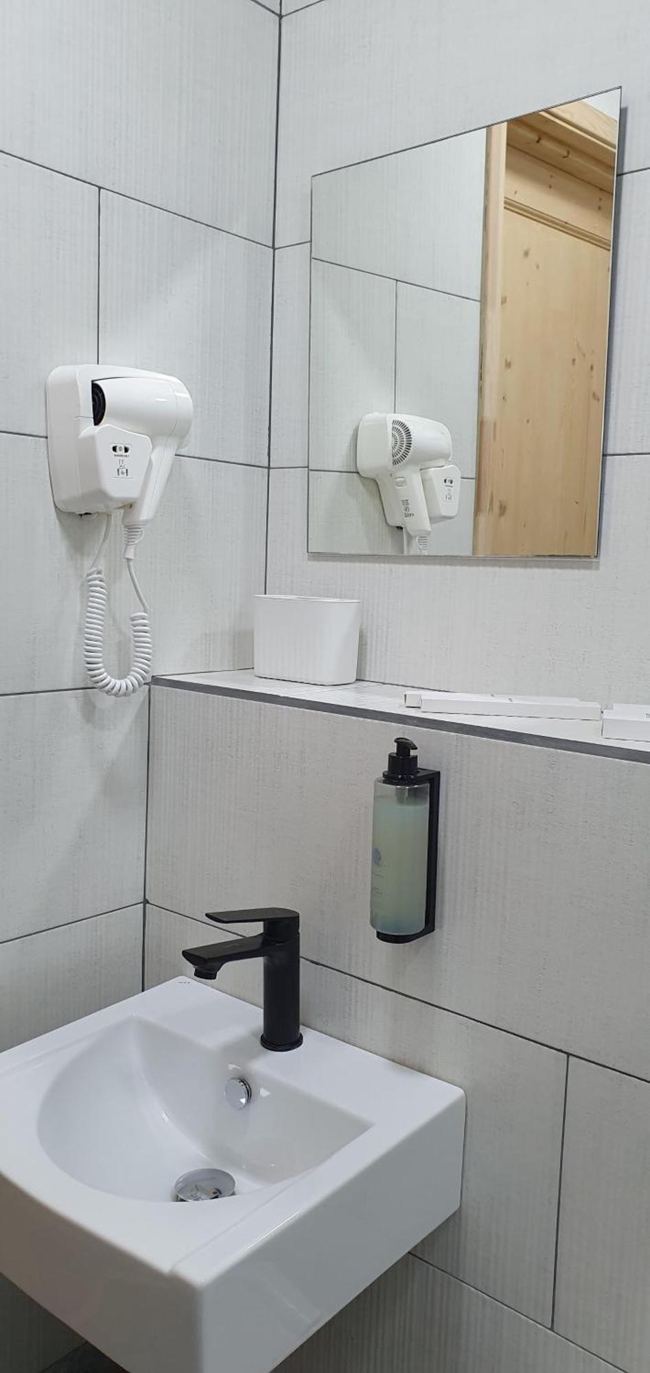 Hotel Banihills ティビリシ エクステリア 写真
